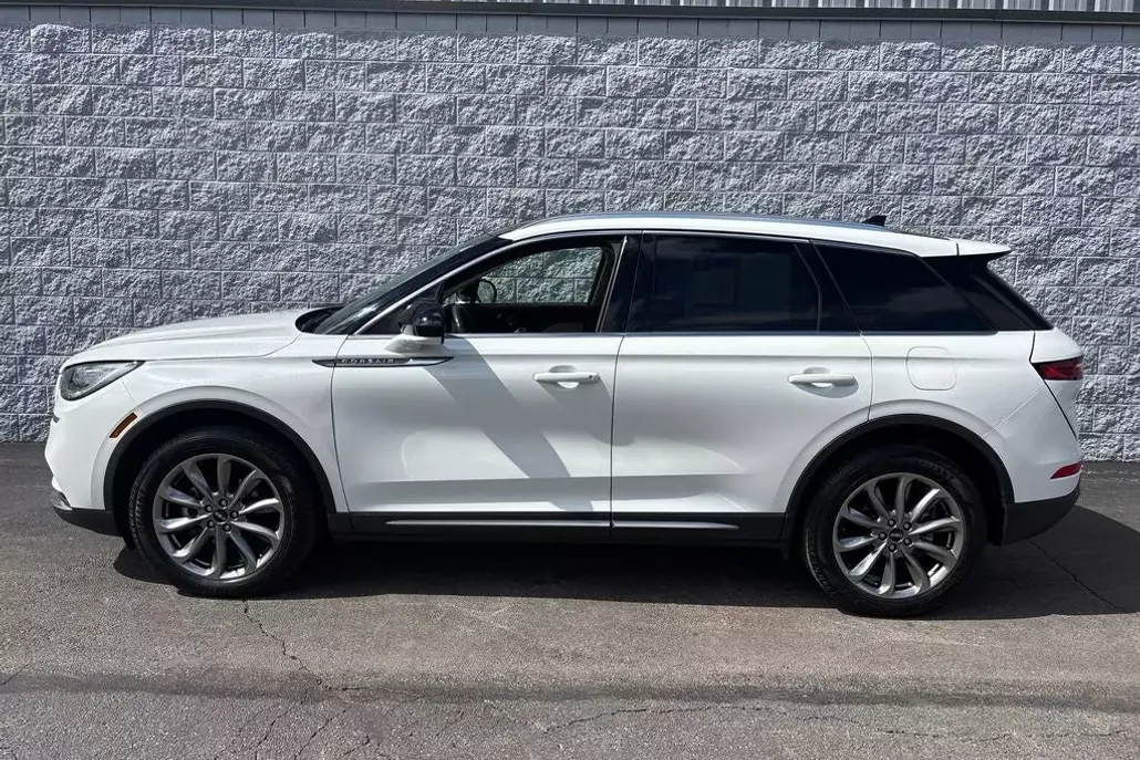 2021 Lincoln Corsair Standard photo 1
