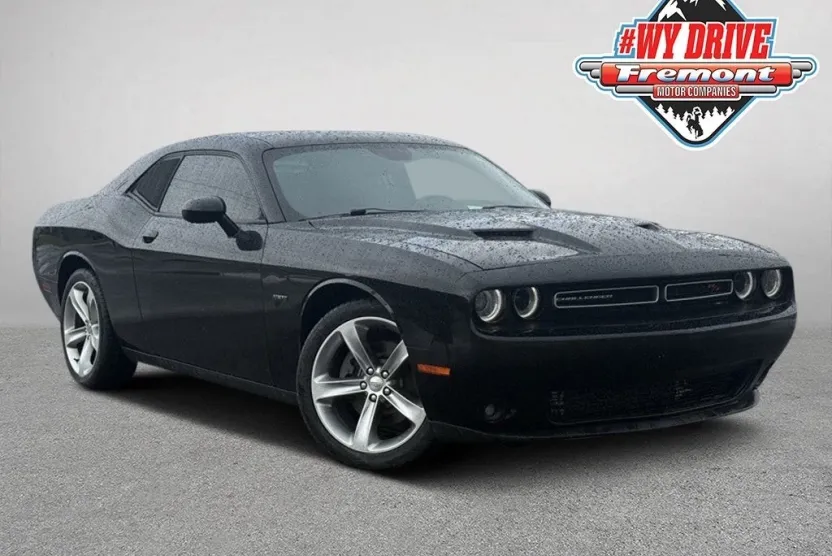 2016 Dodge Challenger SXT Plus photo 1
