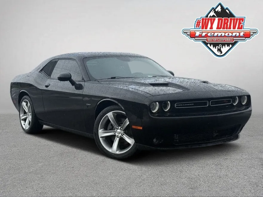2016 Dodge Challenger SXT Plus photo 1