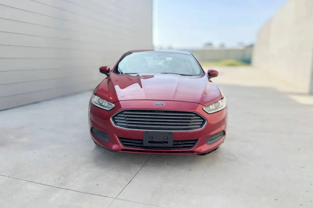 2014 Ford Fusion S photo 1