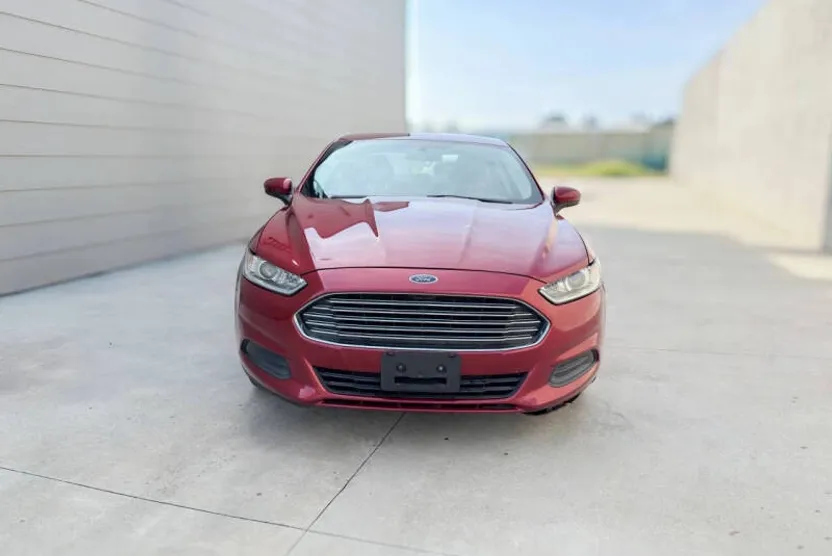 2014 Ford Fusion S photo 1