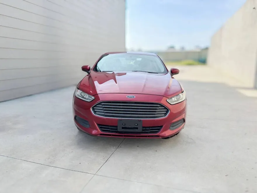 2014 Ford Fusion S photo 1