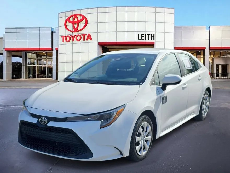 2022 Toyota Corolla LE photo 1