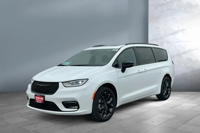 2026 Chrysler Pacifica Limited photo 1