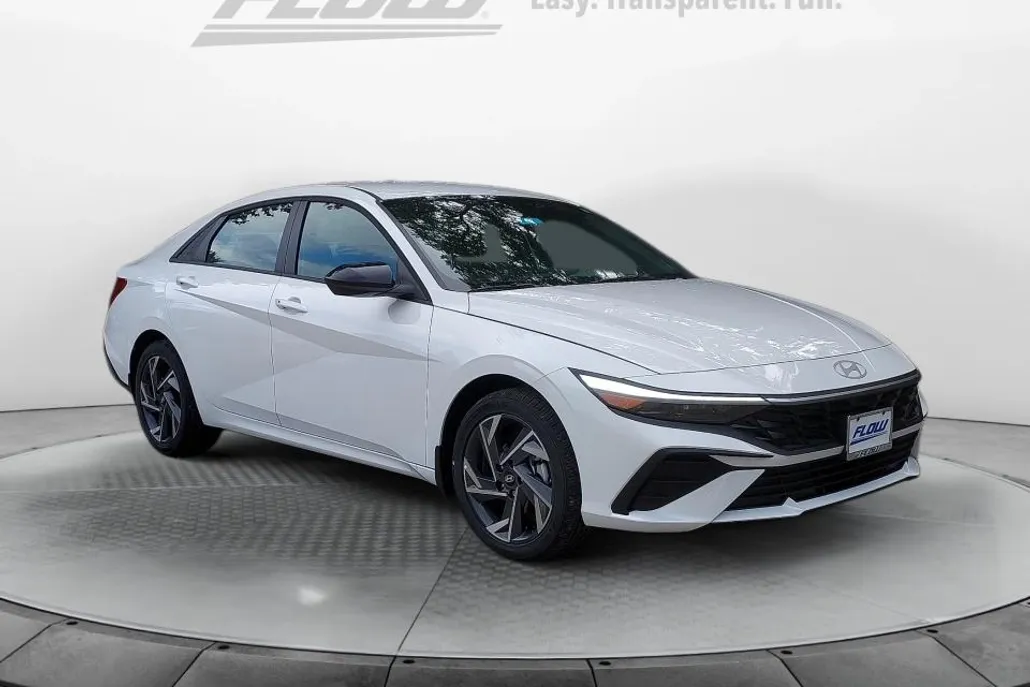 2025 Hyundai Elantra SEL Sport photo 1