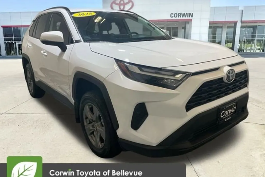 2025 Toyota RAV4 Hybrid XLE photo 1