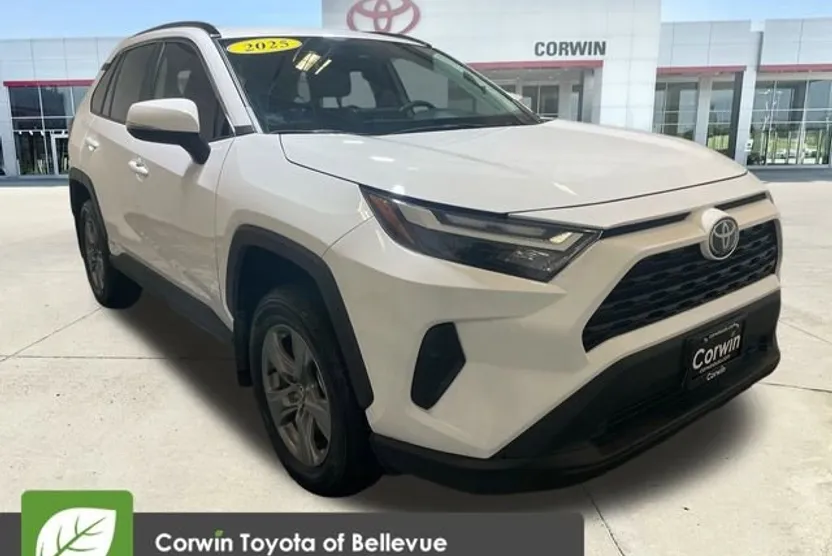2025 Toyota RAV4 Hybrid XLE photo 1