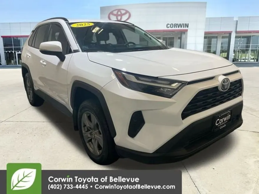 2025 Toyota RAV4 Hybrid XLE photo 1