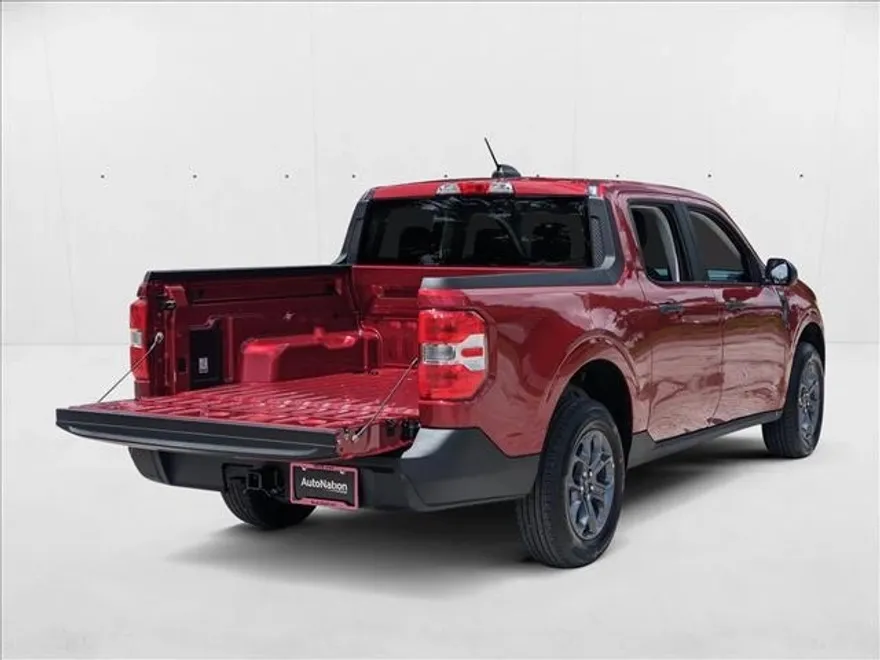 2025 Ford Maverick XLT photo 1