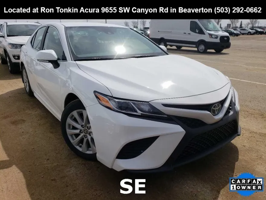2020 Toyota Camry SE photo 1