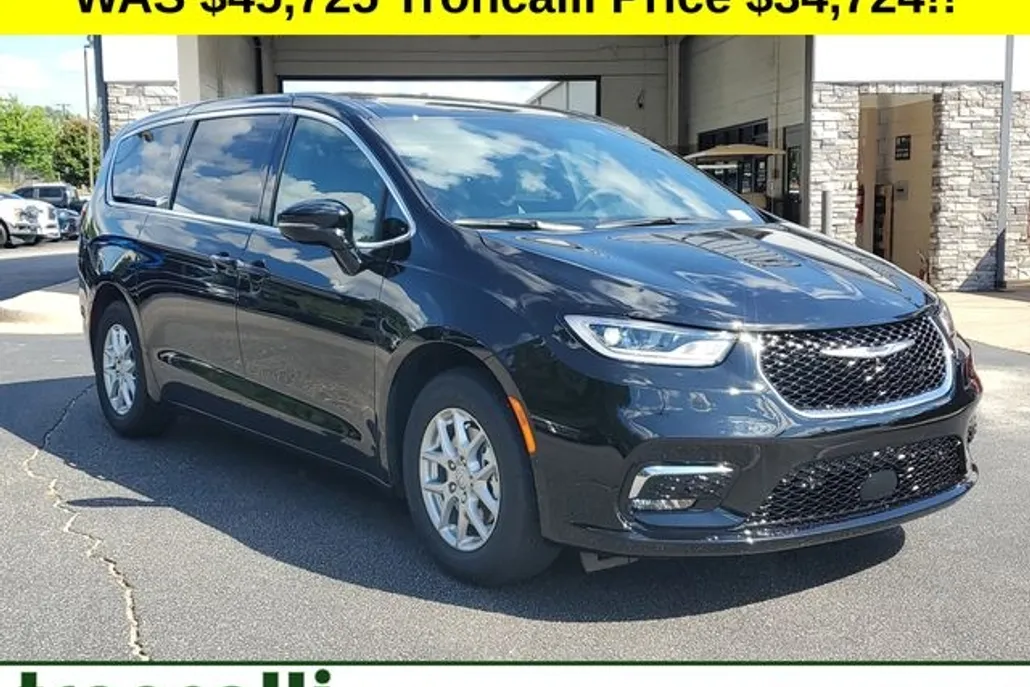 2025 Chrysler Pacifica photo 1