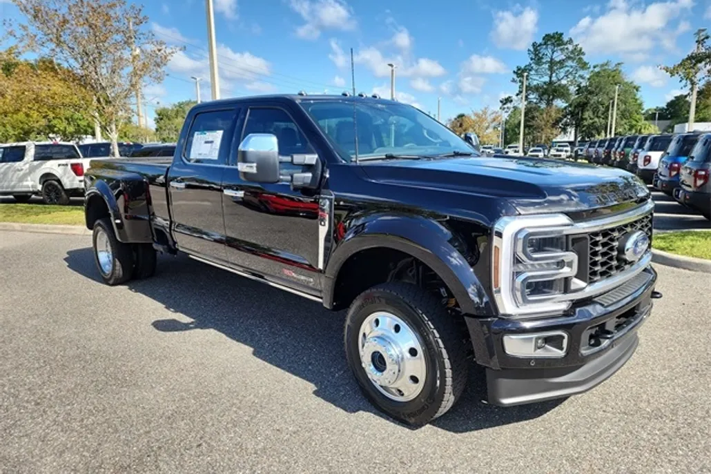 2025 Ford F-450 Platinum photo 1