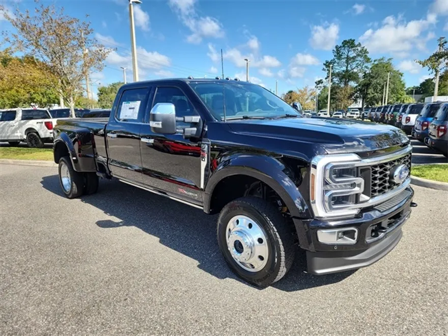 2025 Ford F-450 Platinum photo 1