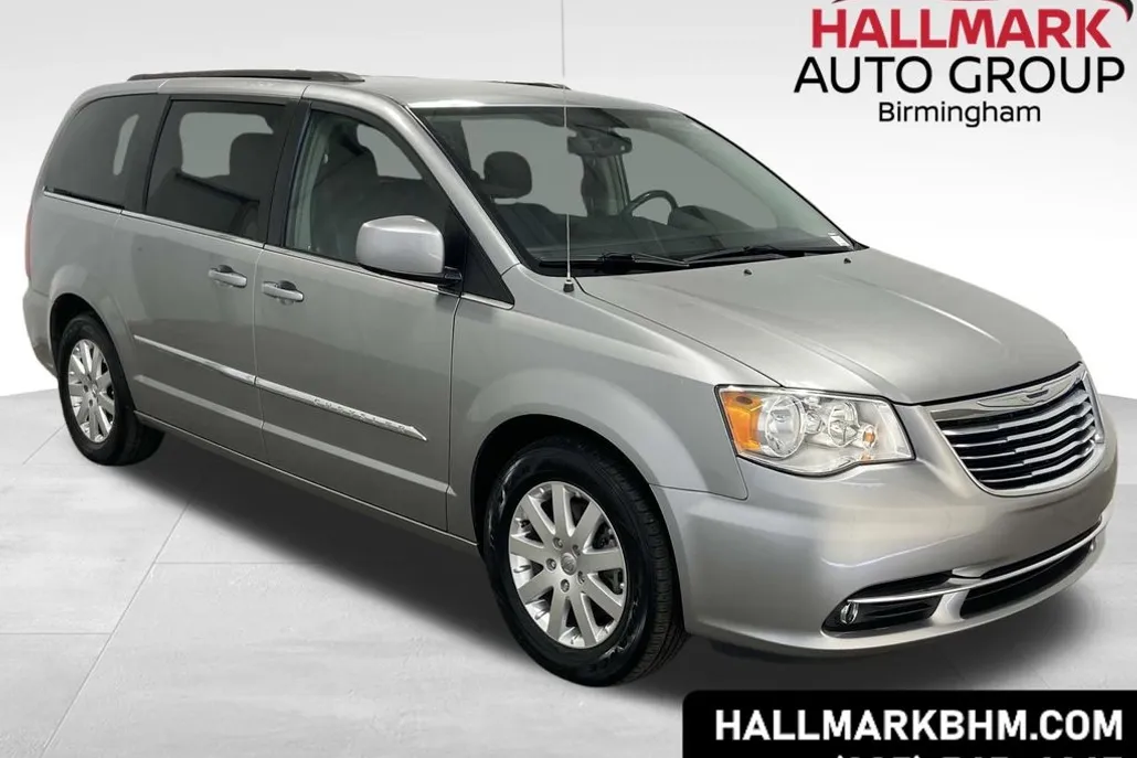 2016 Chrysler Town & Country Touring photo 1