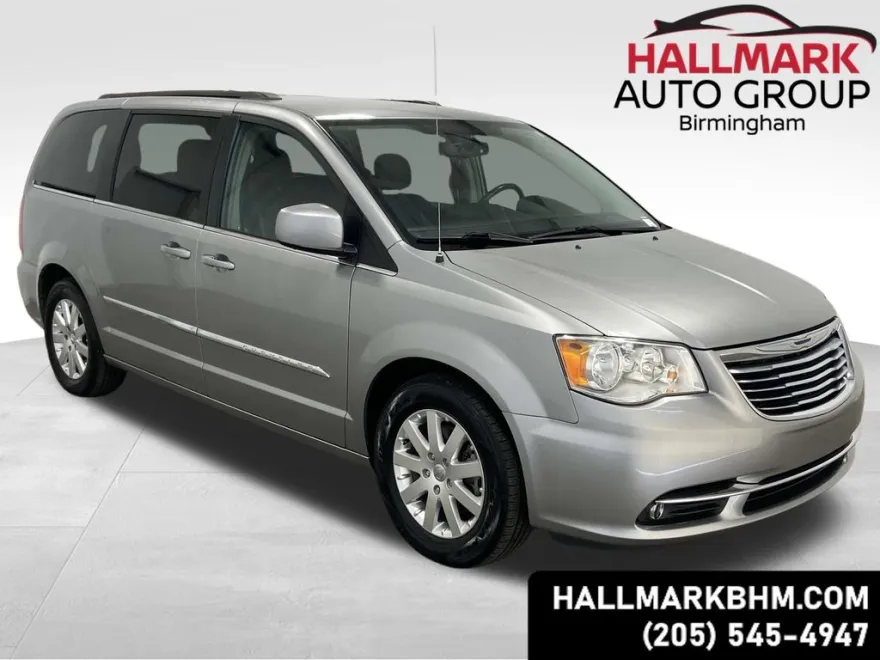 2016 Chrysler Town & Country Touring photo 1