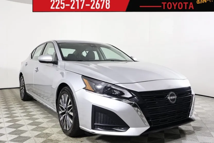 2023 Nissan Altima 2.5 SV photo 1