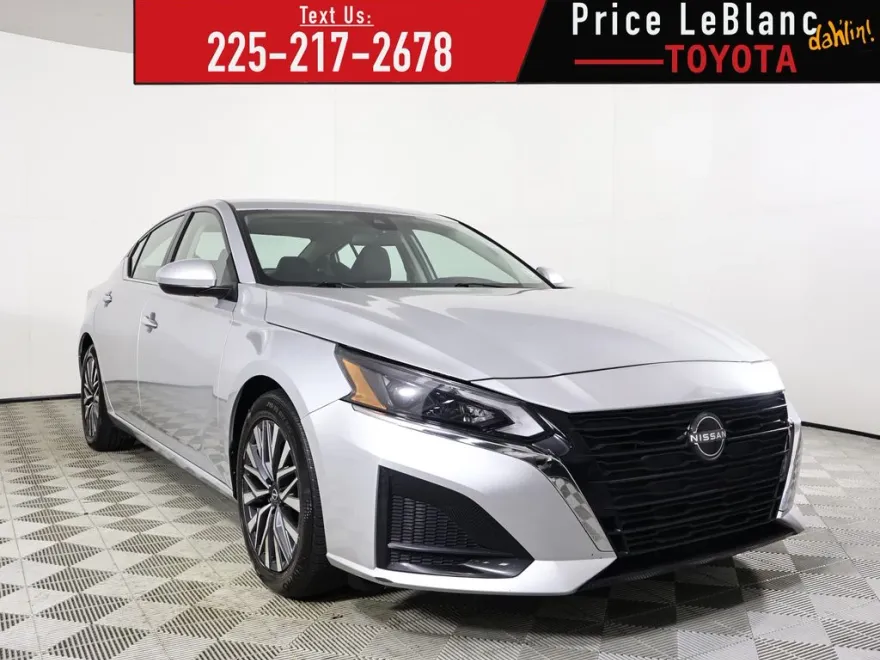 2023 Nissan Altima 2.5 SV photo 1
