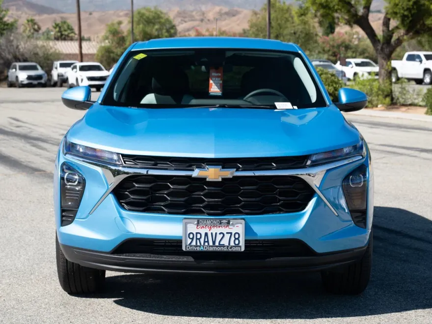 2025 Chevrolet Trax LS photo 1