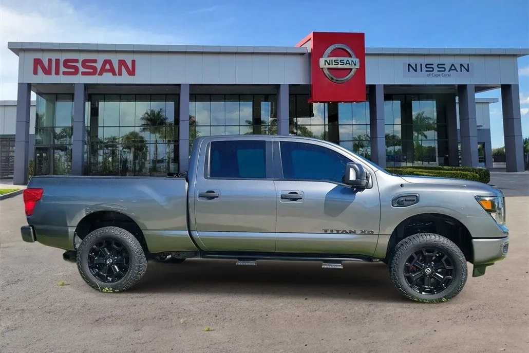 2019 Nissan Titan SV photo 1