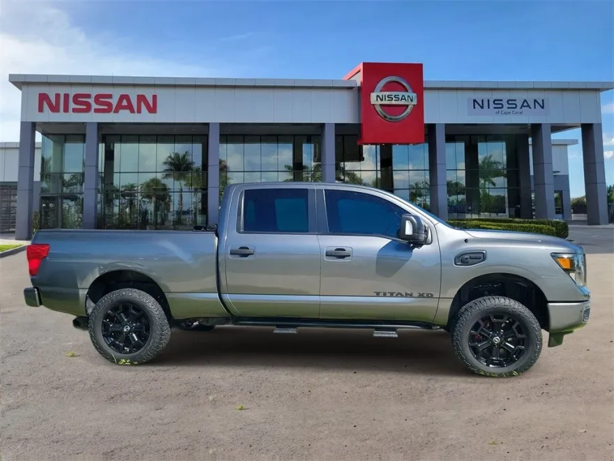 2019 Nissan Titan SV photo 1