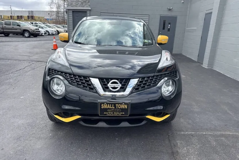 2016 Nissan Juke SV photo 1