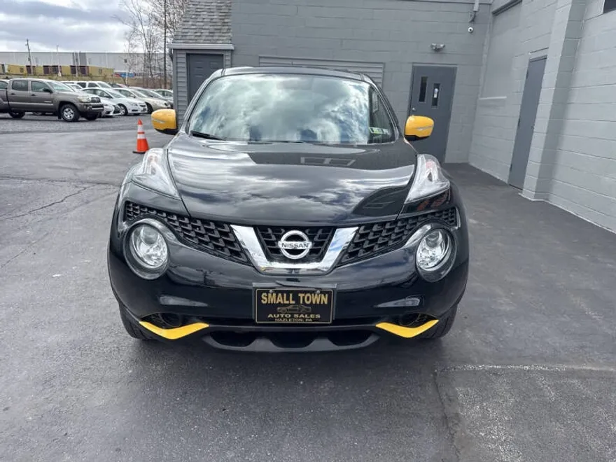 2016 Nissan Juke SV photo 1