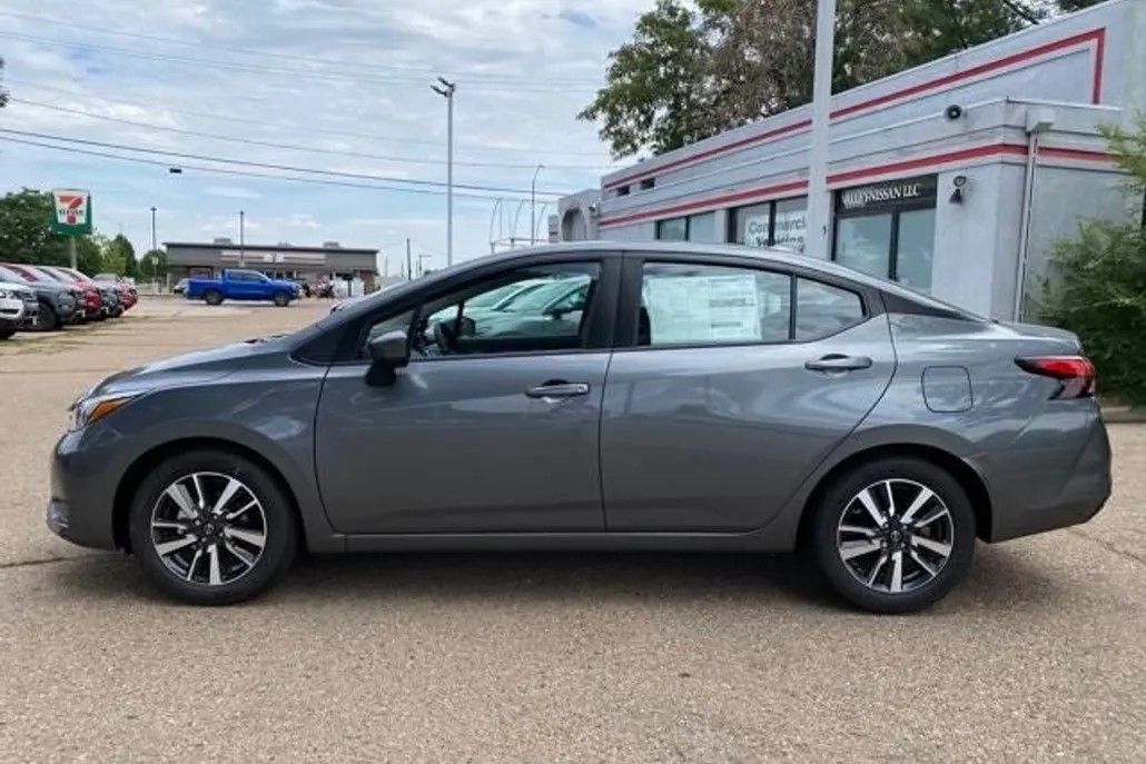 2025 Nissan Versa 1.6 SV photo 1