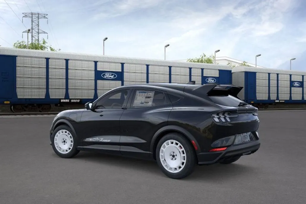 2025 Ford Mustang Mach-E GT photo 1