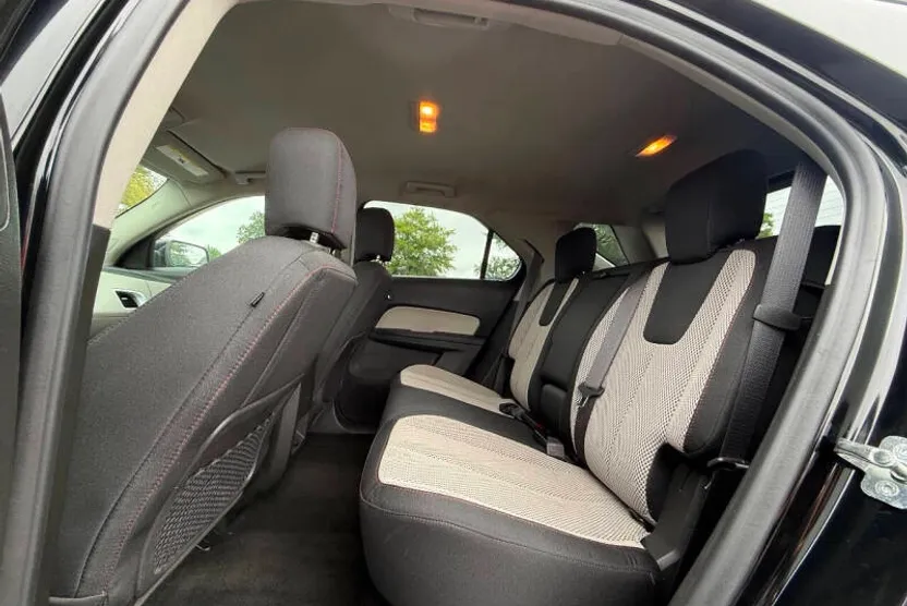 2017 Chevrolet Equinox LT photo 1