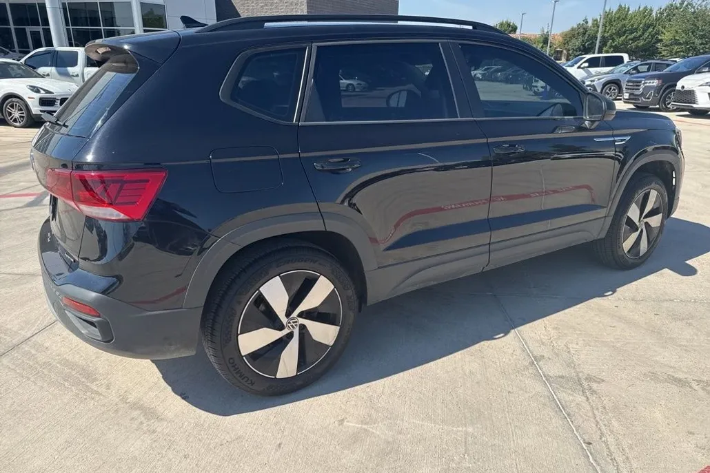 2024 Volkswagen Taos S photo 1