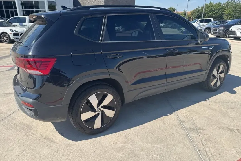 2024 Volkswagen Taos S photo 1