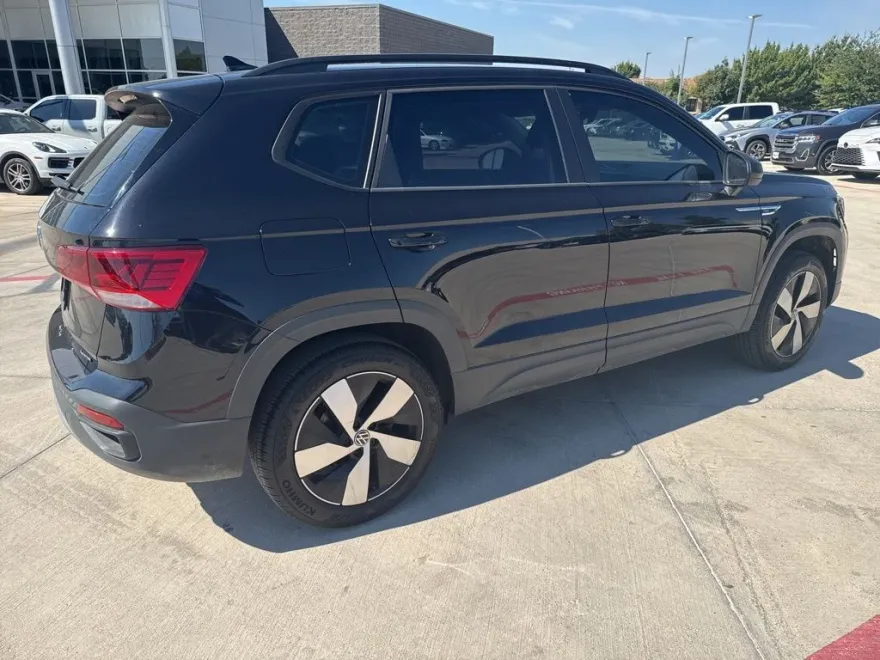 2024 Volkswagen Taos S photo 1