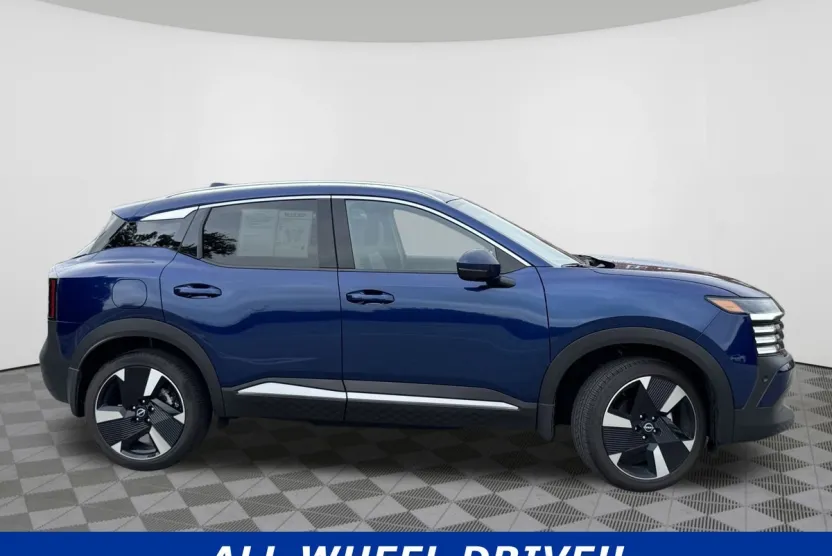 2025 Nissan Kicks SR photo 1