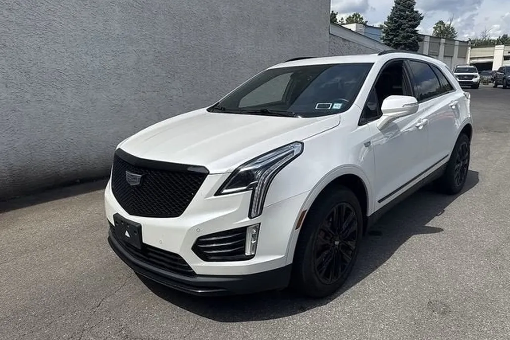 2022 Cadillac XT5 Sport photo 1