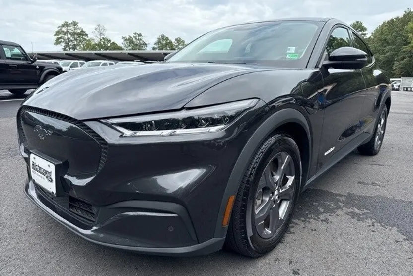 2022 Ford Mustang Mach-E Select photo 1