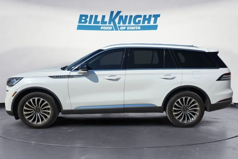 2023 Lincoln Aviator Standard photo 1