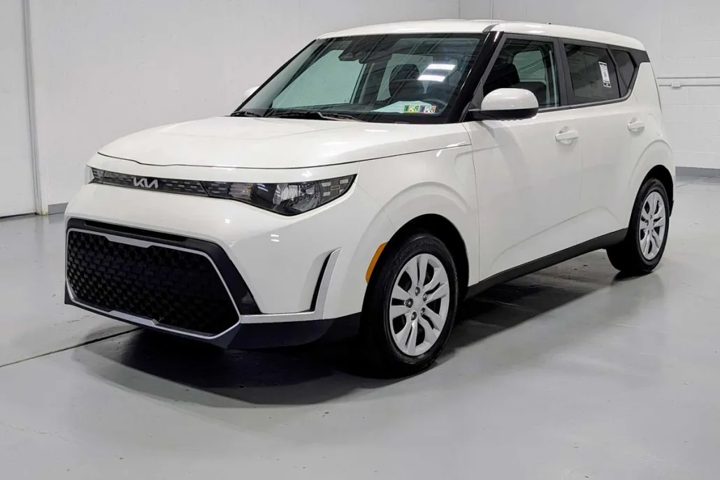 2023 Kia Soul LX photo 1