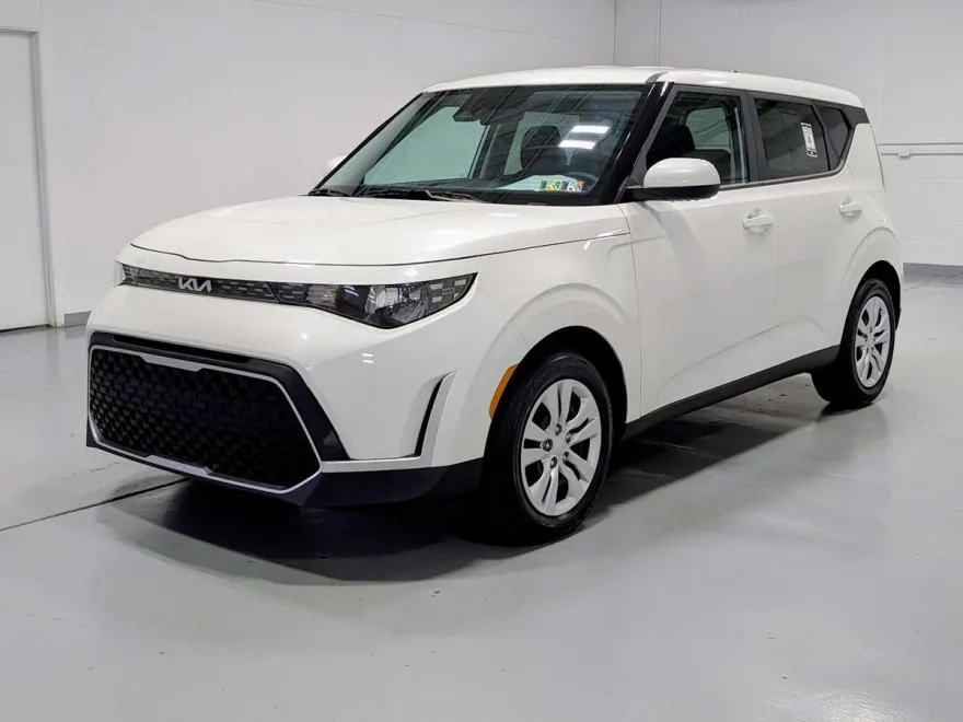 2023 Kia Soul LX photo 1