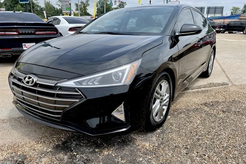 2020 Hyundai Elantra photo 1
