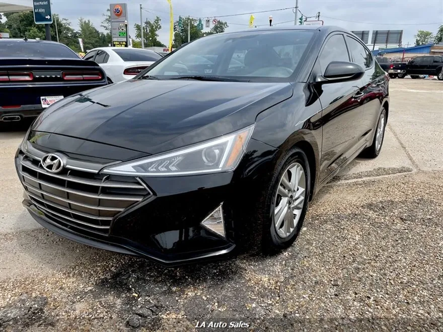 2020 Hyundai Elantra photo 1