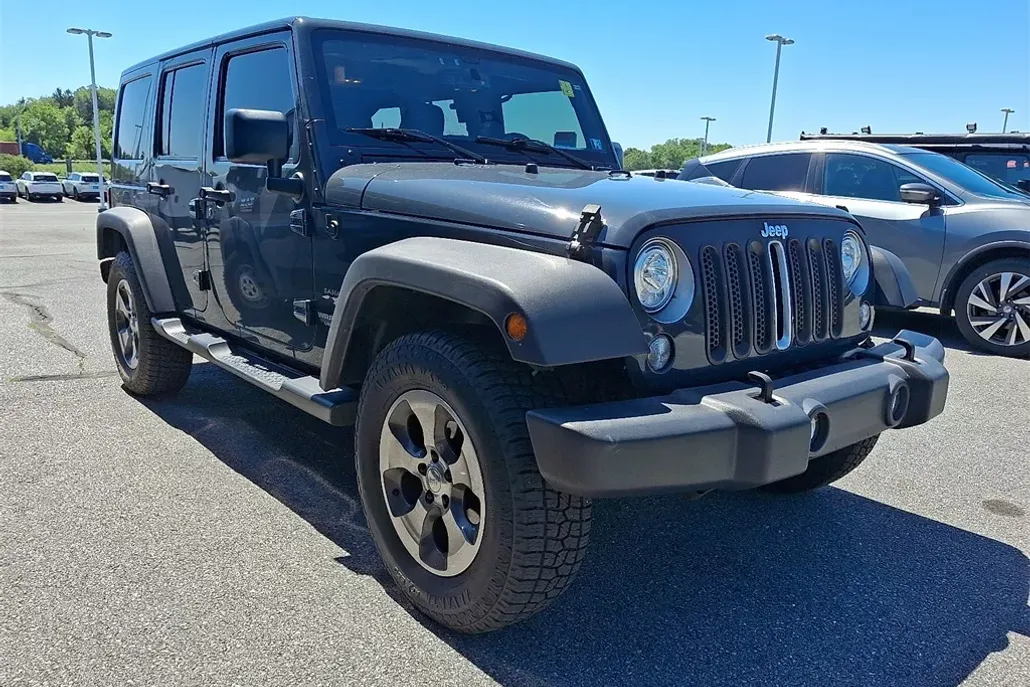 2017 Jeep Wrangler Unlimited Sahara photo 1