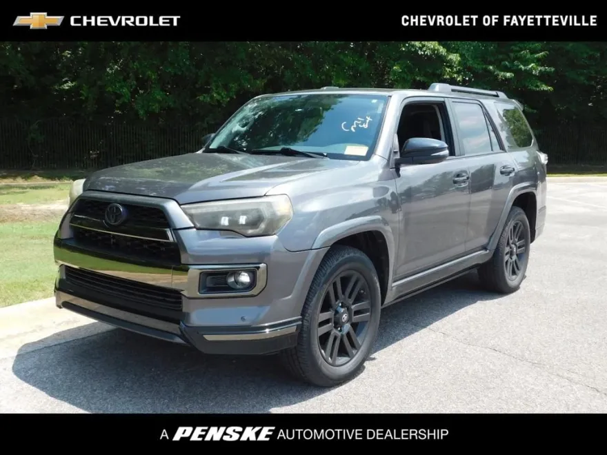2019 Toyota 4Runner SR5 photo 1