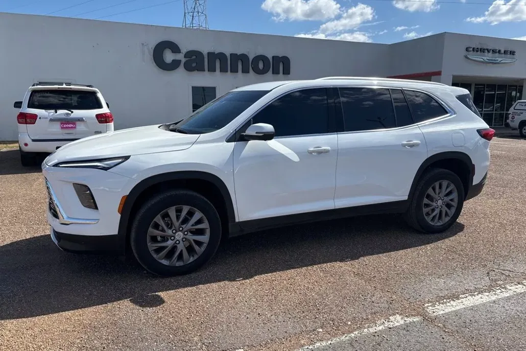 2025 Buick Enclave Preferred photo 1