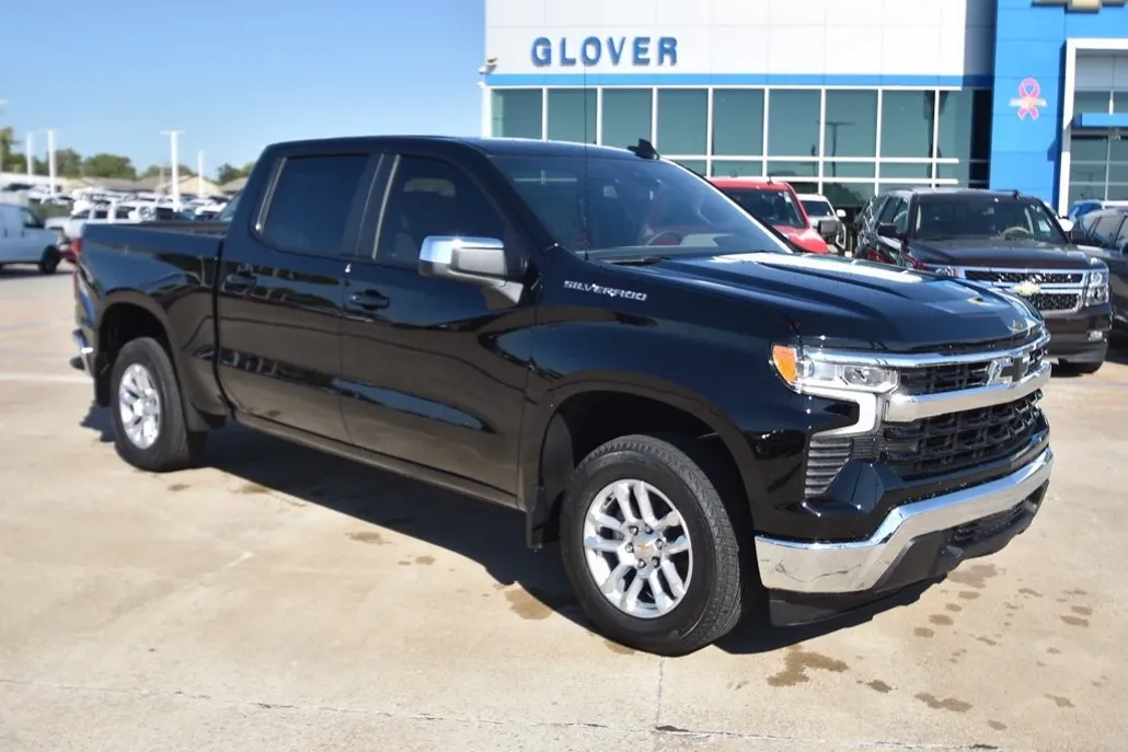 2025 Chevrolet Silverado 1500 LT photo 1
