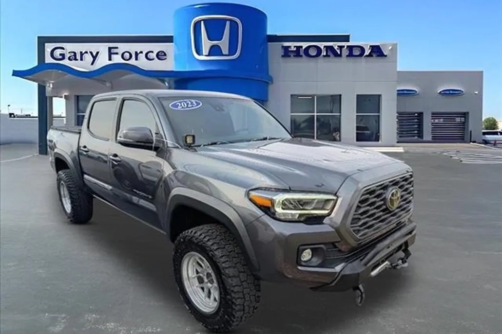 2023 Toyota Tacoma TRD Off-Road photo 1
