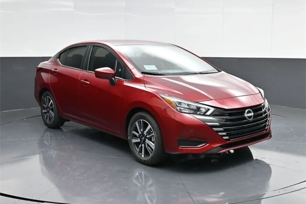 2025 Nissan Versa 1.6 SV photo 1