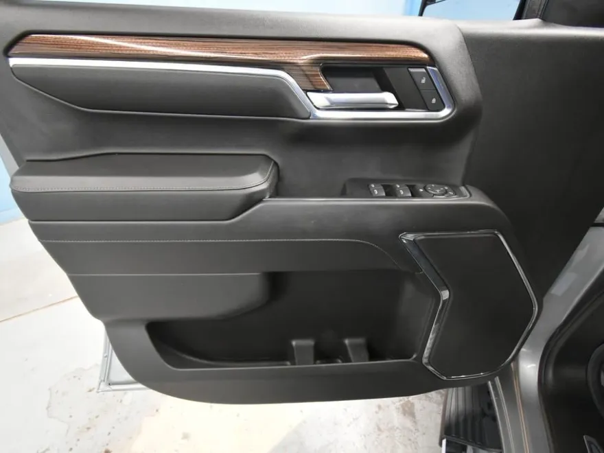 2024 Chevrolet Silverado 1500 LT photo 1