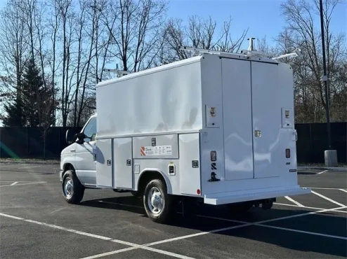 2025 Ford E-350 photo 4