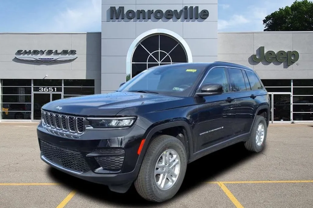 2025 Jeep Grand Cherokee Laredo photo 1