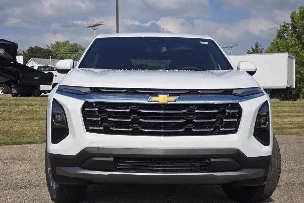 2026 Chevrolet Equinox LT photo 1